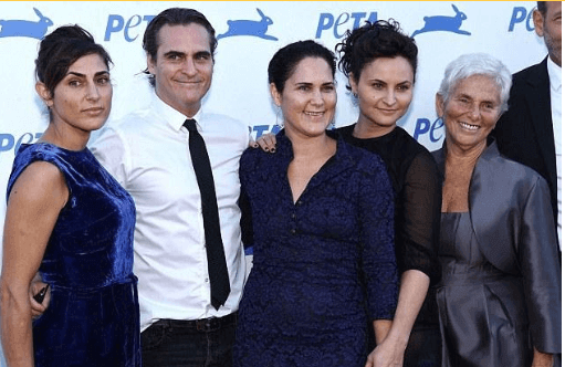 Jodean Bottom’s half brother, Joaquin Phoenix, and sisters, Rain, Liberty and Summer with their mother, Arlyn Phoenix